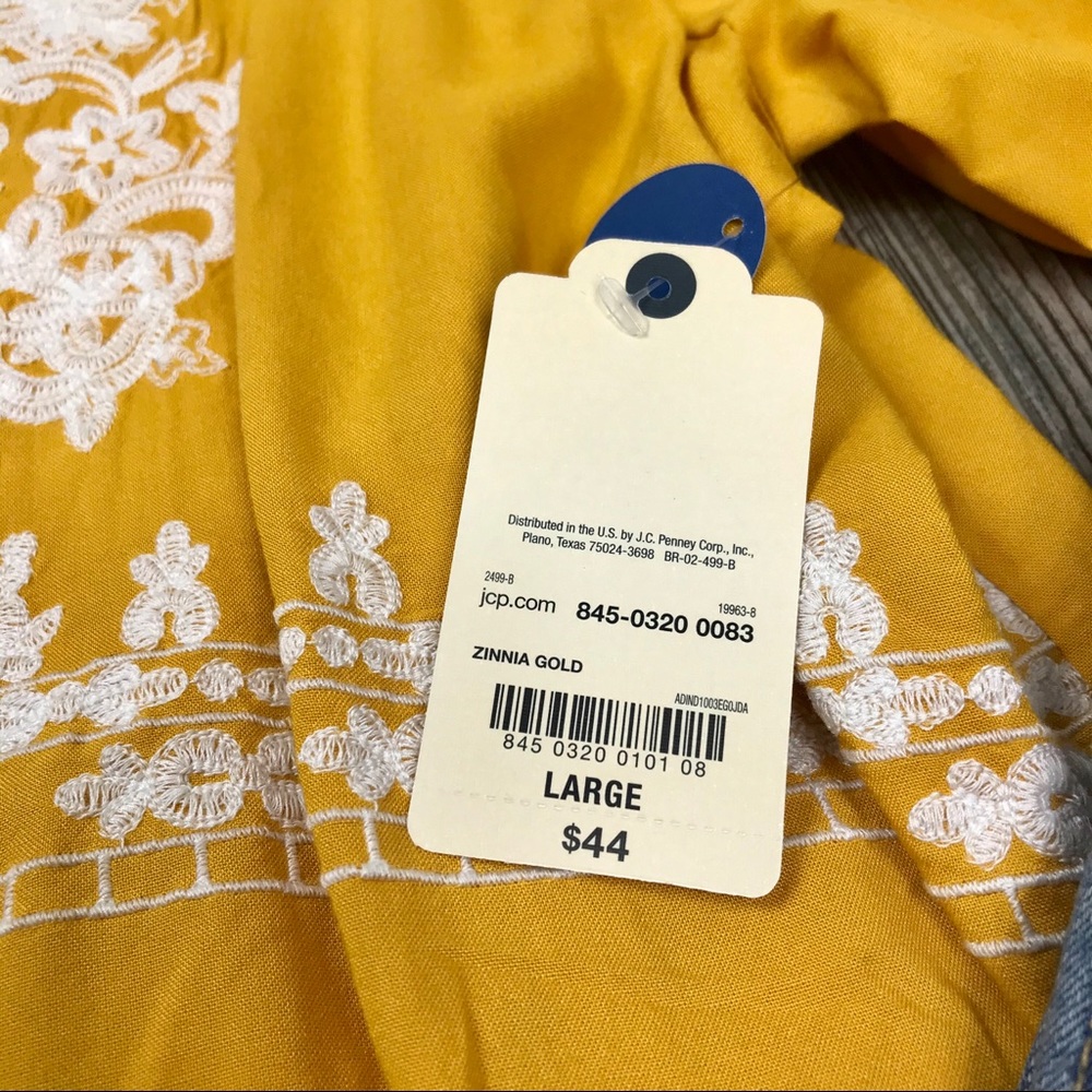 ST. JOHN’S BAY embroidered yellow/gold top - Picture 5 of 7